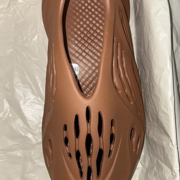 Yeezy clay red foam runners size 9